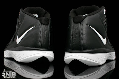nike zoom soldier 3 gr black white 5 15 Detailed Look at Asia Exclusive Black and White Nike Soldier 3