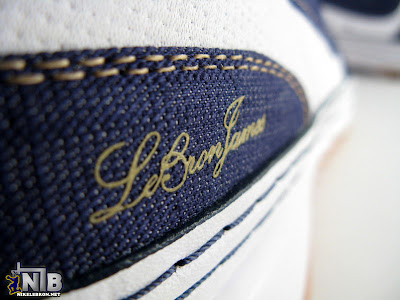 Nike Zoom LeBron VI Low White / Navy / Light Brown Denim lebron6 low navy denim 21 web Nike Zoom LeBron VI Low White / Navy / Light Brown Denim