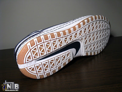Nike Zoom LeBron VI Low White / Navy / Light Brown Denim lebron6 low navy denim 39 web Nike Zoom LeBron VI Low White / Navy / Light Brown Denim