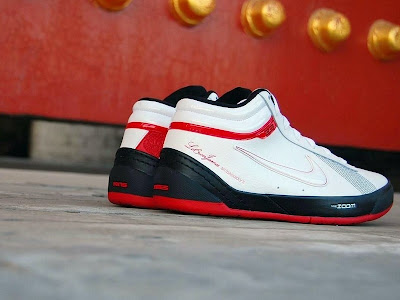 nike zoom lebron ambassador 2 gr black white red 1 04 Zoom LBJ Ambassador II ORAP Black White Red Actual Photos