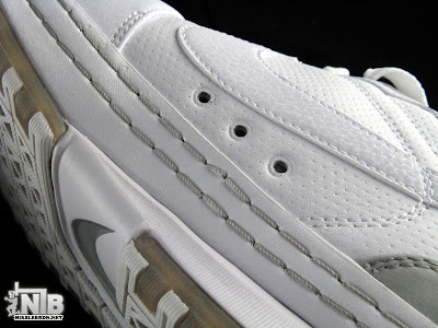 Nike Zoom LeBron VI Low White/White Medium Grey Showcase lebron6 low white grey 27 web Nike Zoom LeBron VI Low White/White Medium Grey Showcase