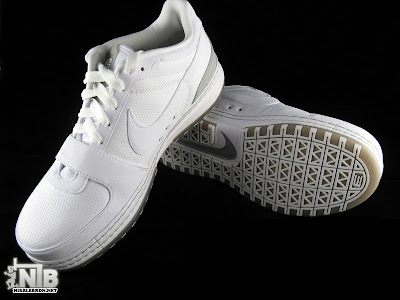Nike Zoom LeBron VI Low White/White Medium Grey Showcase lebron6 low white grey 21 web Nike Zoom LeBron VI Low White/White Medium Grey Showcase