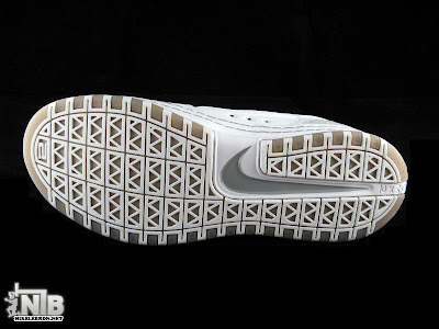 Nike Zoom LeBron VI Low White/White Medium Grey Showcase lebron6 low white grey 03 web Nike Zoom LeBron VI Low White/White Medium Grey Showcase