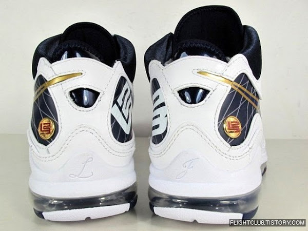 Preview of the Upcoming White and Navy Nike Air Max LeBron VII