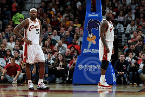 lebron james nba 091031 cle vs cha 19 LeBron and the Cavs Win Two in a Row. LBJ Wears the Piano AML7.