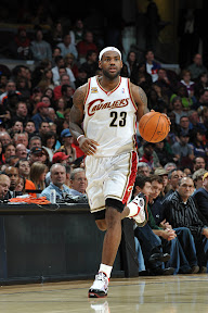 lebron james nba 091031 cle vs cha 10 LeBron and the Cavs Win Two in a Row. LBJ Wears the Piano AML7.