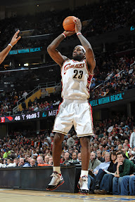 lebron james nba 091031 cle vs cha 14 LeBron and the Cavs Win Two in a Row. LBJ Wears the Piano AML7.