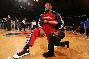 lebron james nba 091106 cle at nyc 04 LeBron Brings Down NYC. Debuts the Red Carpet Nike LeBron VII.