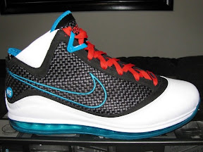 timeline 091106 shoe lebron7 redcarpet 2009 10 Timeline