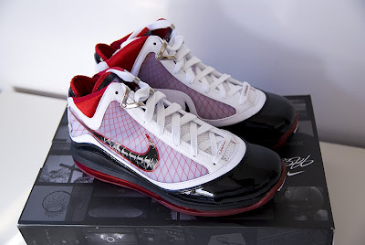 nike air max lebron 7 gr black red white 13 02 New Photos Presenting the First Colorway of the Air Max LeBron VII