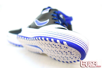 nike zoom lebron 6 ss black royal 2 04 Unreleased Sample Version of the Zoom LeBron VI (Black/Royal)