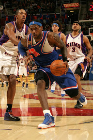 lebron james nba 091202 cle vs phx 07 Cavs Go Retro and Cool Down Suns. LeBron Debuts the HWC LBJ7.