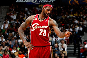 lebron james nba 091229 cle at atl 17 King James Debuts Black/White/Gold LBJ7 as Cavs Sink Hawks
