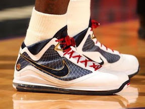 timeline 091028 shoe lebron7 wht navy 2009 10 Timeline
