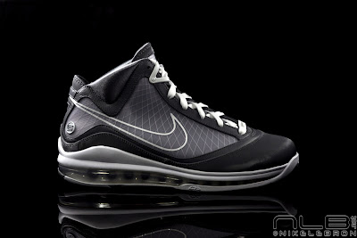 As Clean as it Gets: Air Max LeBron VII Cool Grey/White Showcase lebron7 cool grey 17 web As Clean as it Gets: Air Max LeBron VII Cool Grey/White Showcase