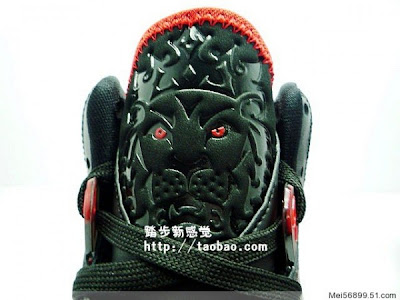 nike air max lebron 8 ss black white red 2 08 Nike Air Max LeBron VIII (8)   Black/White/Red   Detailed Photos