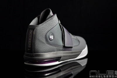 lebrons soldier4 grey purple 66 web Zoom Air + Max Air + LeBron = Zoom Soldier IV. Grey/Plum Pics.