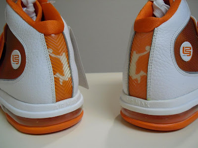 nike zoom soldier 4 tb white orange 1 03 Nike Zoom Soldier IV TB   White/Orange/Grey   Sample Photos
