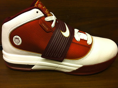 Nike Zoom Soldier IV Christ the King Limited Edition New Pics nike zoom soldier 4 pe ctk home 4 02 Nike Zoom Soldier IV Christ the King Limited Edition New Pics