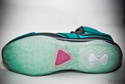 Nike Air Max LeBron 8 Miami South Beach Additional Look nike air max lebron 8 gr miami retro 7 02 Nike Air Max LeBron 8 Miami South Beach Additional Look
