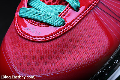 Nike Air Max LeBron 8 V2 Christmas Day Special December 25th nike air max lebron 8 v2 christmas 4 06 Nike Air Max LeBron 8 V2 Christmas Day Special December 25th