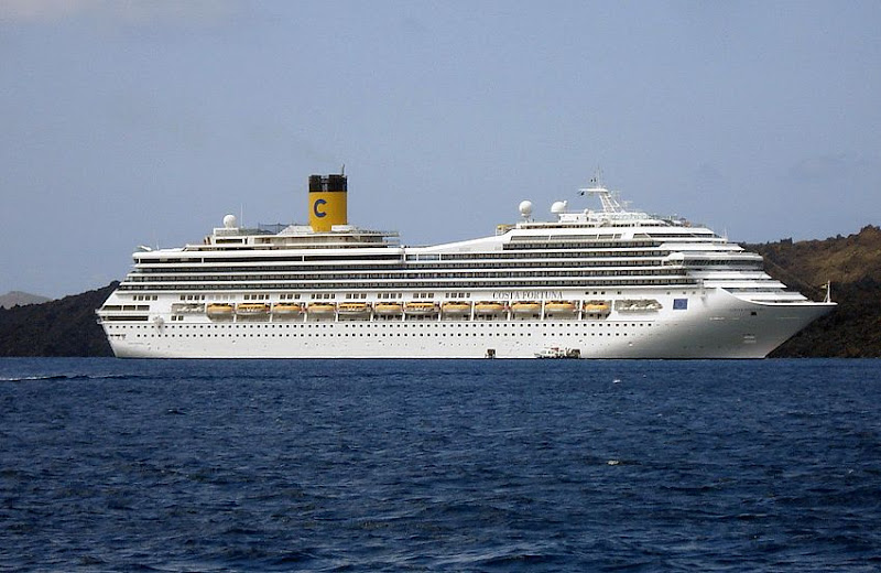 Costa Fortuna Santorini 23 april 2009