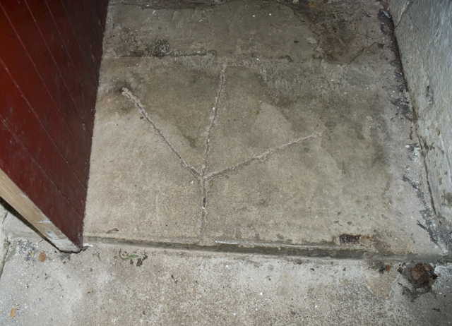 DSC_0151 nordic rune in southern door entrance for protection en scotland.jpg