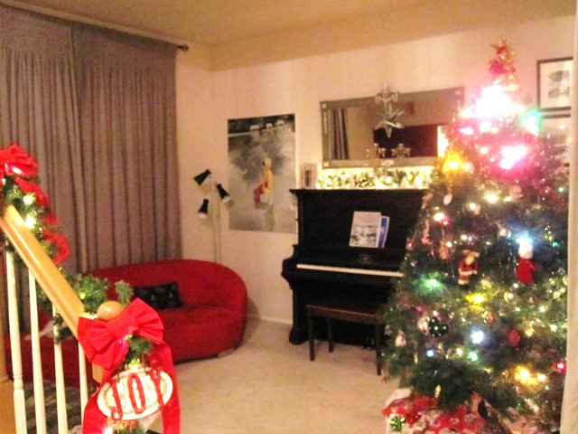 [Christmas full living room[4].jpg]