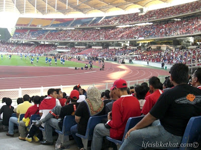 I See More Red Shirts Than Face Masks! picture manchester united  photo