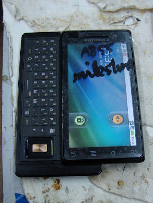 Собираем Motorola Milestone  после ремонта по замене экрана