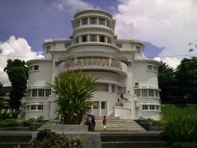 Villa Isola Bandung, foto oleh: Taofik Muhammad