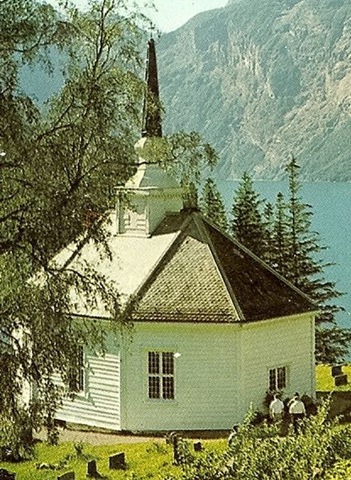 [438pxGeiranger_kirke7.jpg]