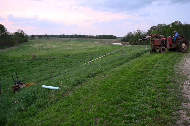 [lawnmower and tractor[4].jpg]