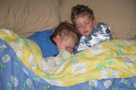 [boyssleep[2].jpg]