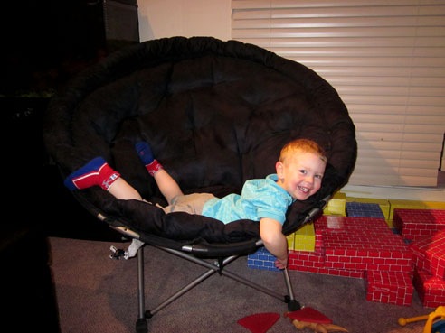 [mackiechaircomfy[3].jpg]