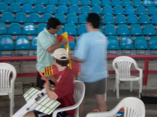 Primeira tentativa de vôo indoor - 10/03/2007 P1190904