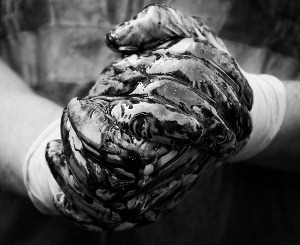 [oily hands[4].jpg]