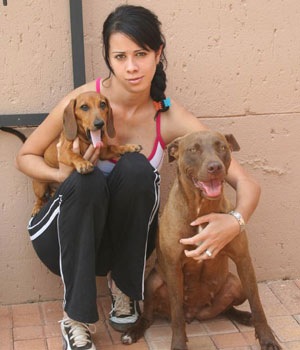 [EastesAllecia20withherotherdogsHerhu[1].jpg]