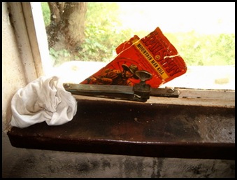TerreBlancheMurderSceneWindowDeathRoomMOUNTAINMANKILL sign BROKEN LATCH_MUDDY TAKKIEPRINT NOT LIFTED AKSKA FIELDTRACKINGTEAM