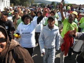 [WomenonFarmsprotestmarchAug162008[1].jpg]
