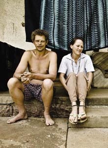 [AfrikanerHomeless_AndreSnyman_LeanieSteenkampLiveInMortuary_WestfortNov212008Beeld[3].jpg]