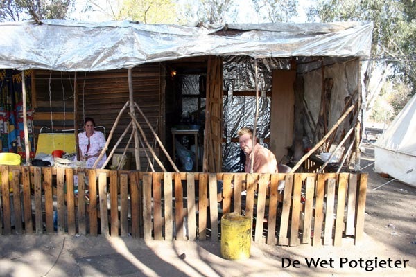 [AfrikanerPoor_SonskynhoekieSquatterC[2].jpg]