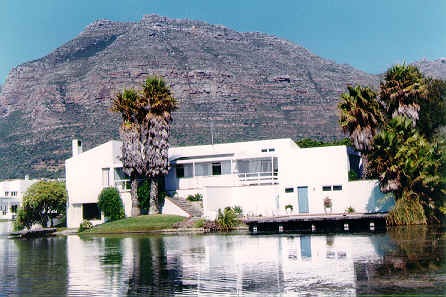[SuperWealthyCapeTownHomesAttackedByPiratesDec132009_Realtor[6].jpg]