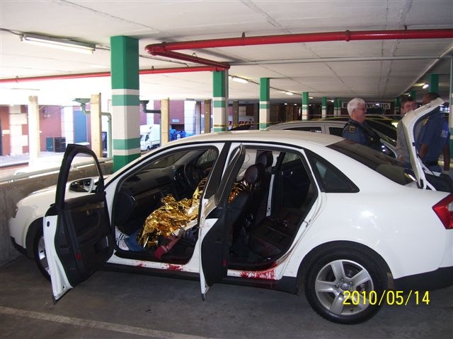 [Benoni crime scene dead hijackers2 May2010[6].jpg]