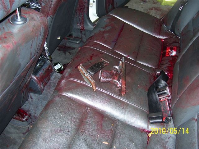 [Benoni crime scene dead hijackers4 May2010[5].jpg]