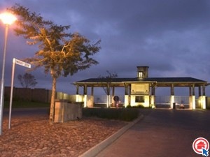 [MnandiGardenerRossGolfingEstateCentu[2][1].jpg]