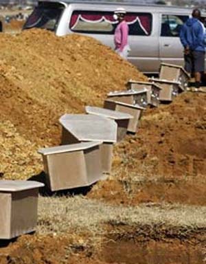 [PaupersGravesIllegalMinersPhumlaniWelkomBurntToDeathDueToTorchingBelowground[8].jpg]