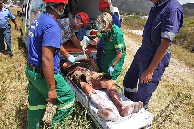 [Fernkloof rescue Hermanus Injured Canadian hiker after attack Dec 2009 Pic Andrew Brooks[6].jpg]
