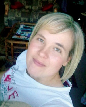[Young Chantelle SA Police Serv. recruit needed urgent med atn after head shaven hot sunFeb12011[5].jpg]