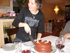Maman coupe le gâteau